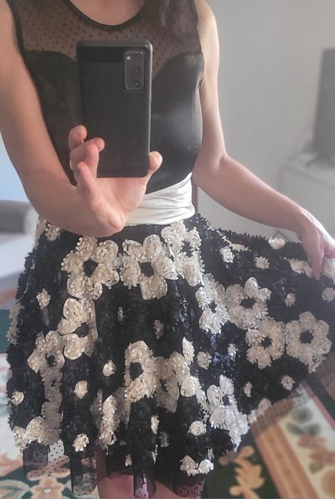 Rochie neagră cu flori