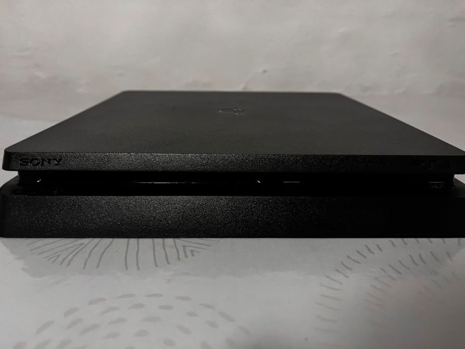 Продам Play station 4slim