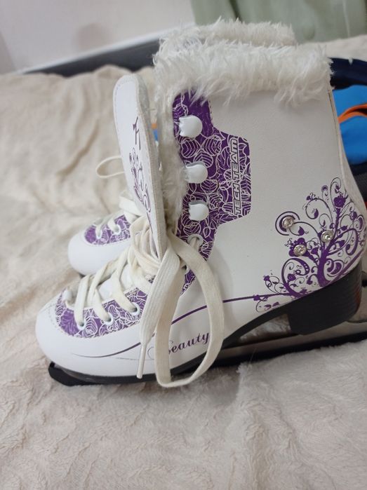 Продам коньки для девочек