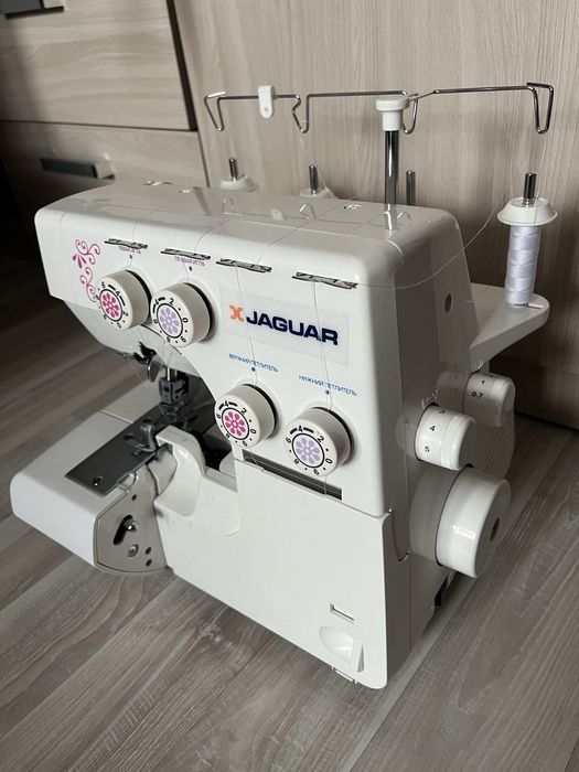 Оверлок швейный,