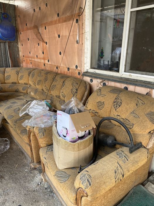 Отдам диван………..