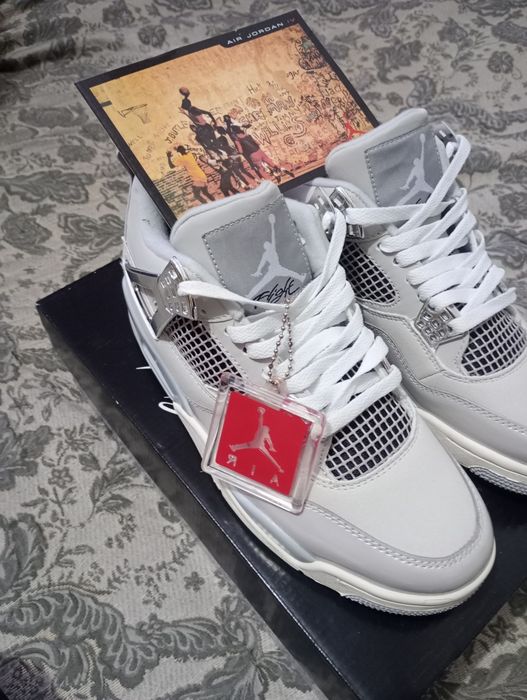 Jordan 4 Frozen Moments