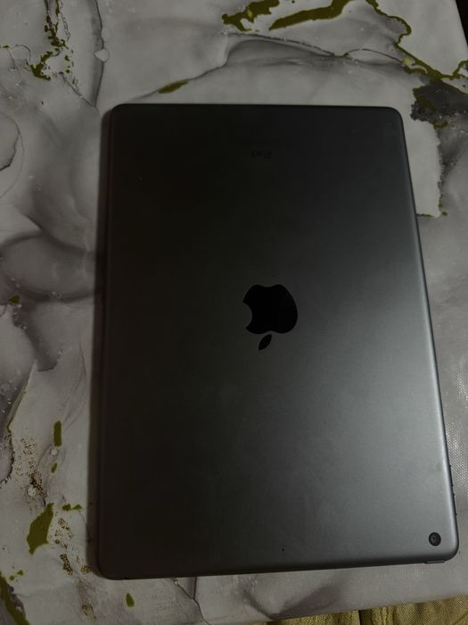 Продам айпад 9 на 64 гб