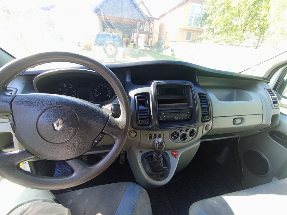 Mașina Renault trafic
