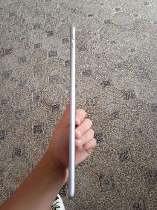 Ipad 6 ген.   Iphone apple