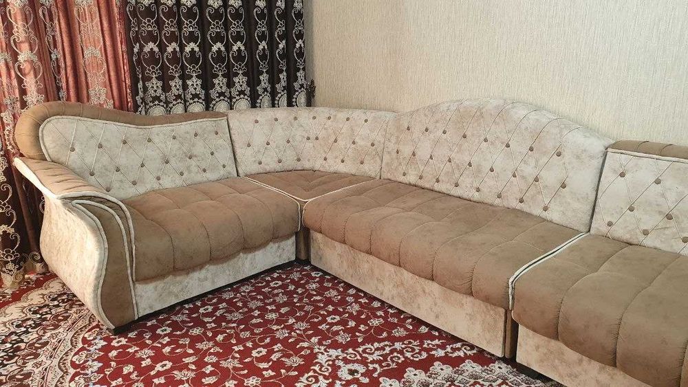 Divan Sotiladi, mehmonxona uchun