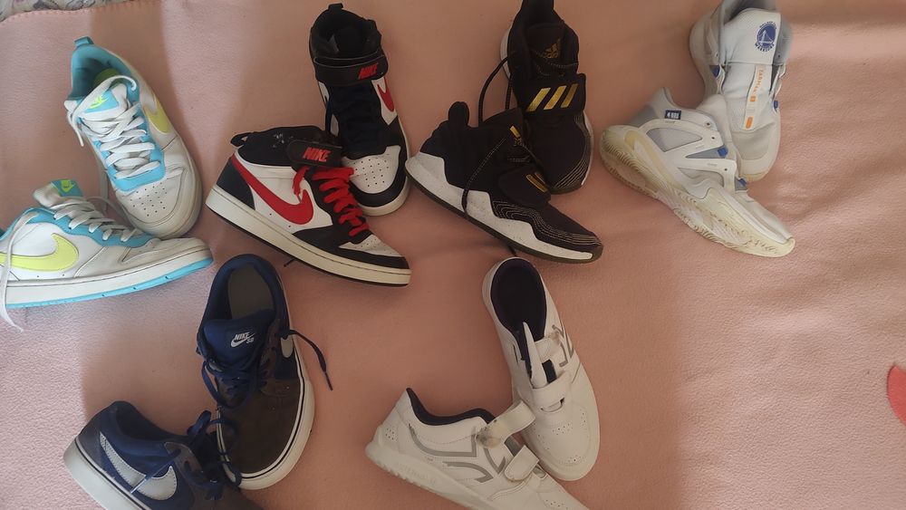 Vând adidași impecabili