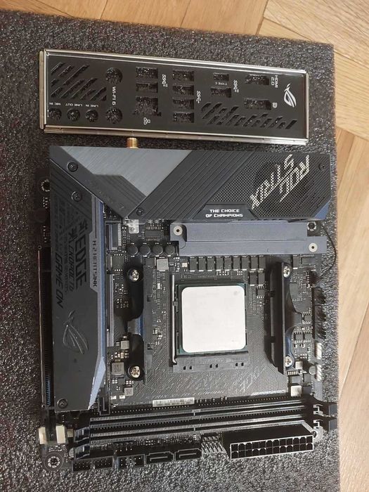 AMD Ryzen 7 5700X3D + Asus ROG StriX X570-i Gaming Wi-Fi