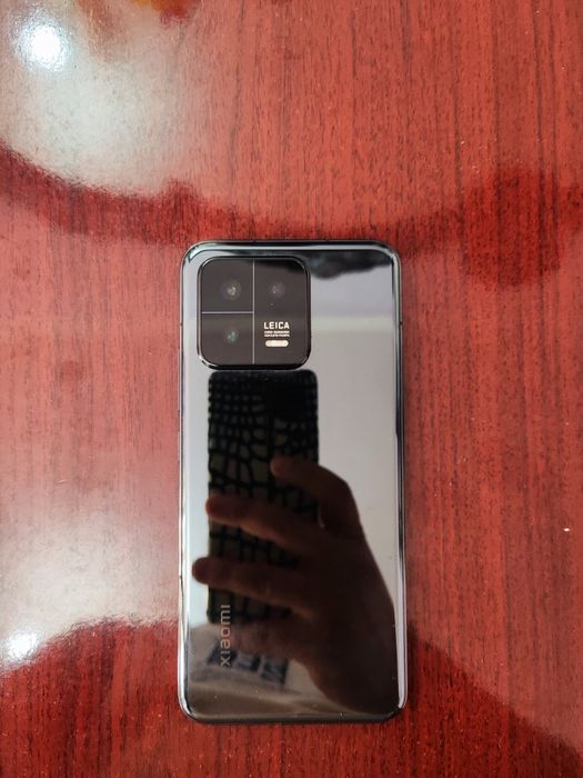 Xiaomi 13 | bir qo'l tutilgan xolati yaxshi