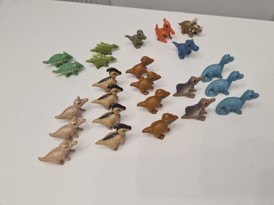 Lot 24 de dinozauri Kinder