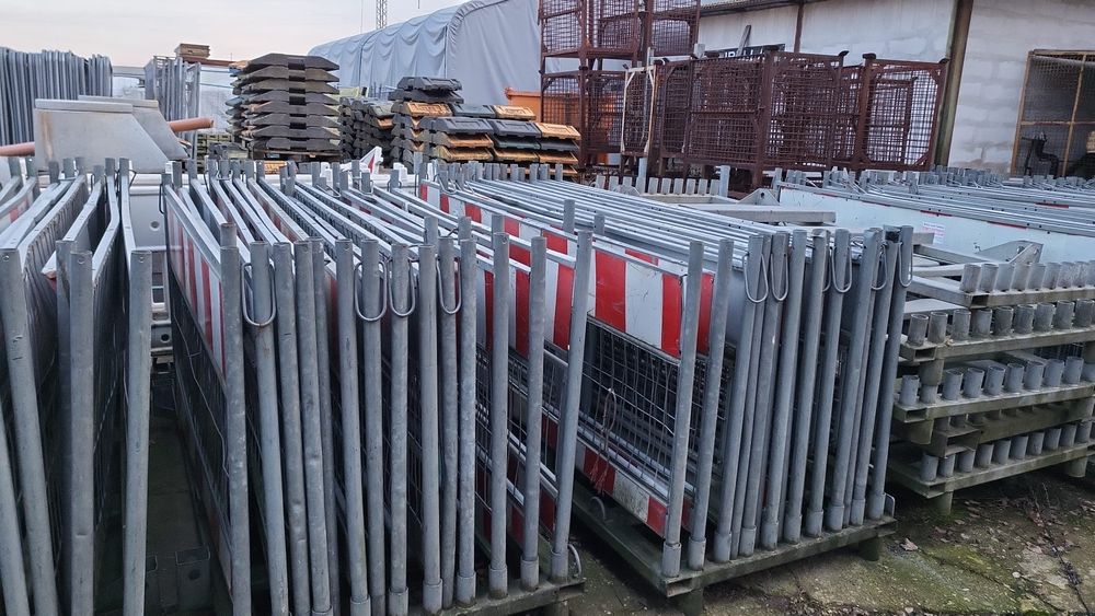 Panouri garduri santier in lucru avertizare lucrari  400 m
De inchiria