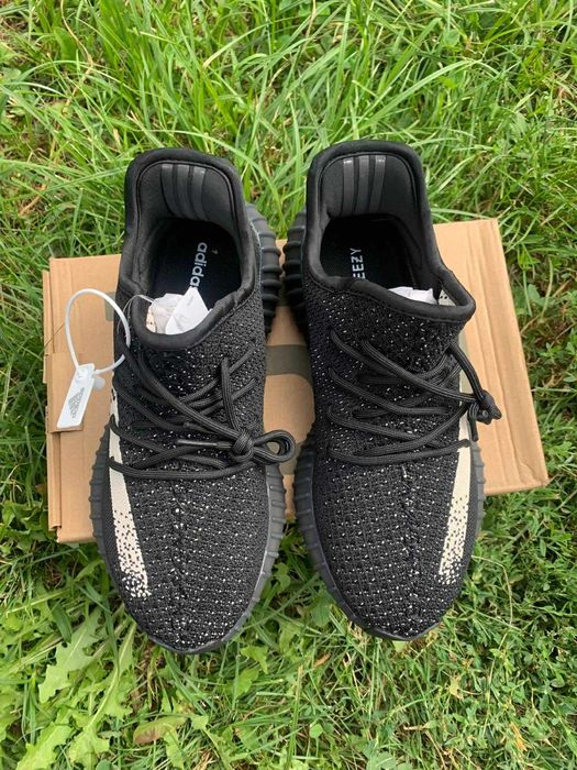 Yeezy boost 350 black&white