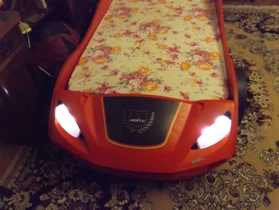 Pat - mașina pentru copii