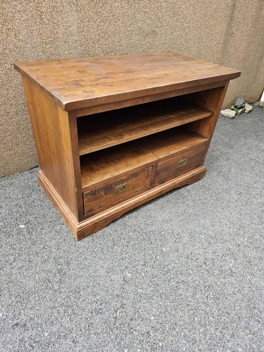 Аудио шкаф изработен изцяло от масив