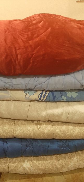 Продам одеяла  верблюжья  шерсть.  Очень тёплые.