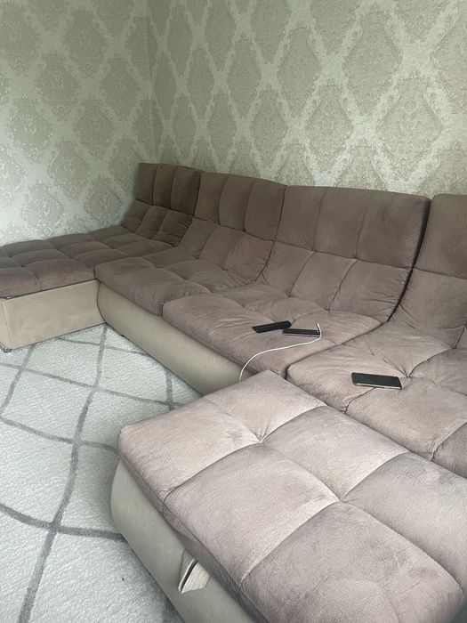 Диван в зал пума