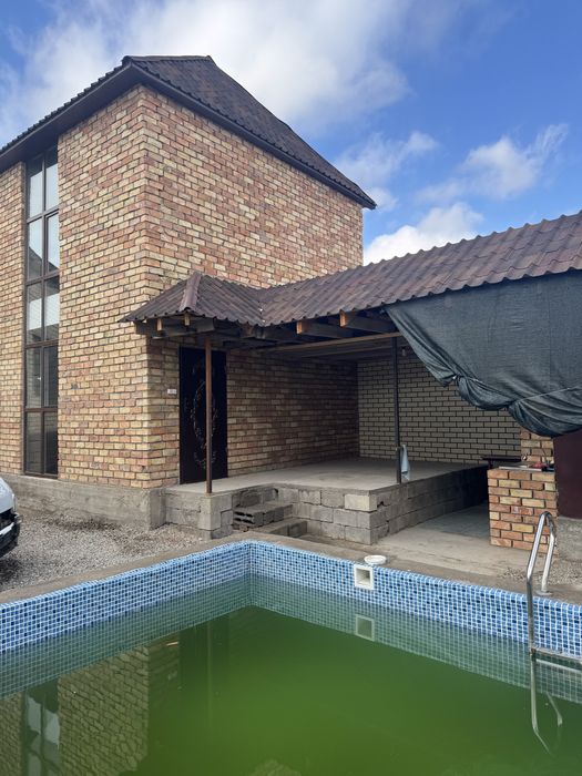 Продается дом с бассейном