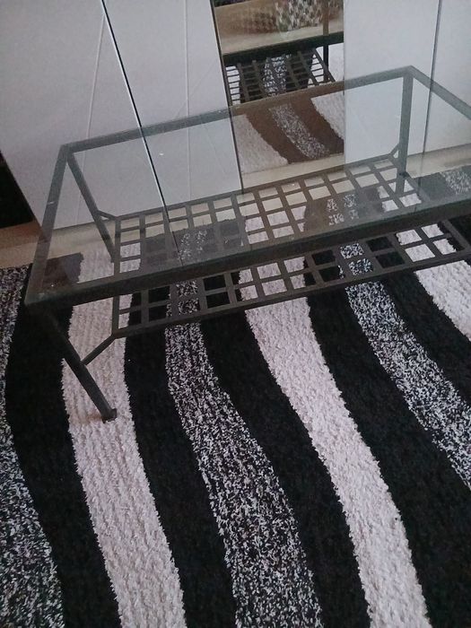 Masa din sticla cu 4 fotoli  in stare doarte buna