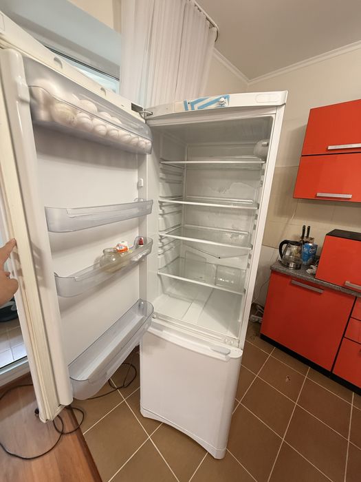 Холодильник indesit