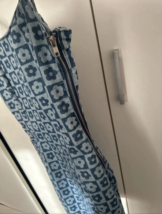 Rochie H&M Divided cu model, XS - stare impecabilă