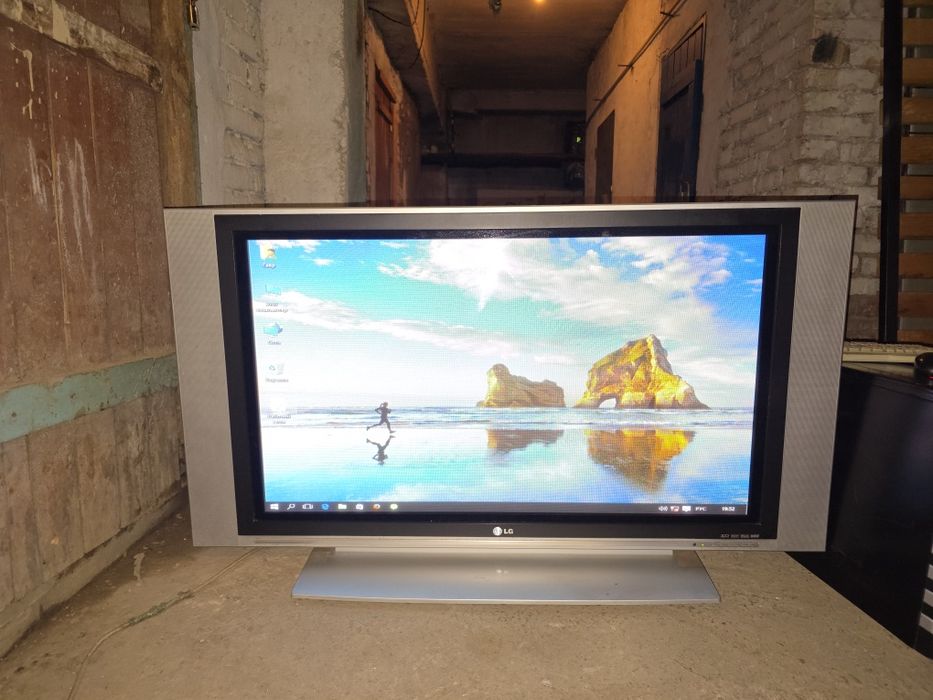 Телевизор плазма LG диагональ 42