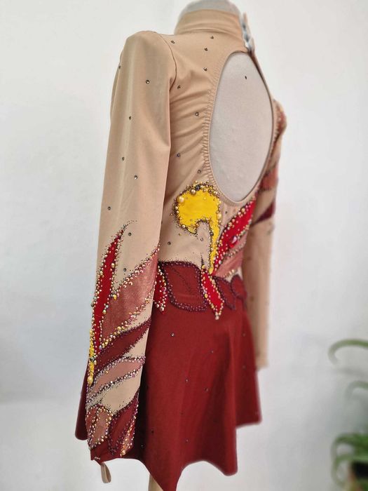 Рокля за фигурно пързаляне