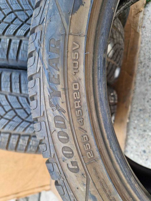 4 Goodyear R20 255/45 Зимни гуми  DOT2720