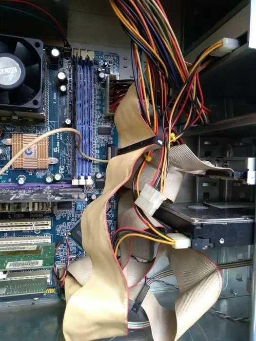 Компютър -настолен