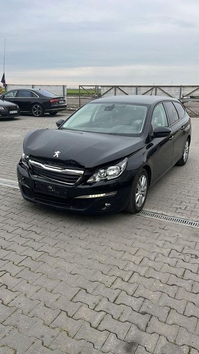 Dezmembram Peugeot 308 1.6 diesel din 2015