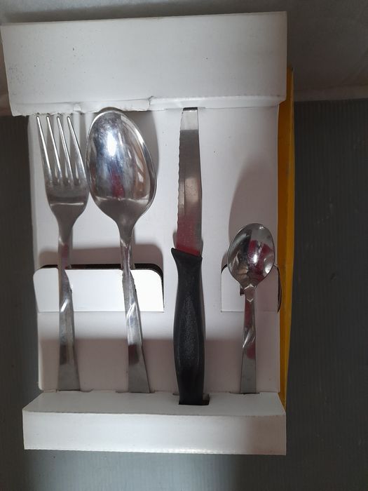 Set 24 tacamuri inox cu maner ebonita