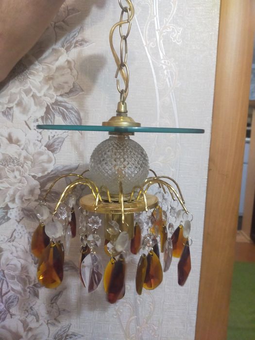 Продам люстру 3500