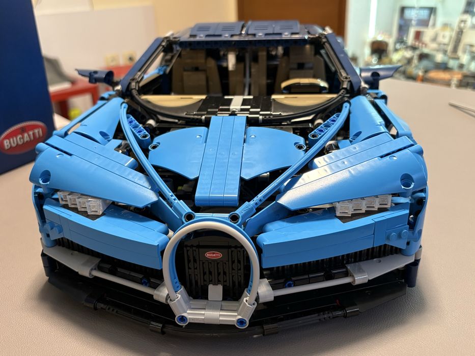 Продавам Lego Bugatti Chiron 42083