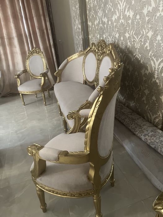 Диван  четыре кресла, стулья 12 шт