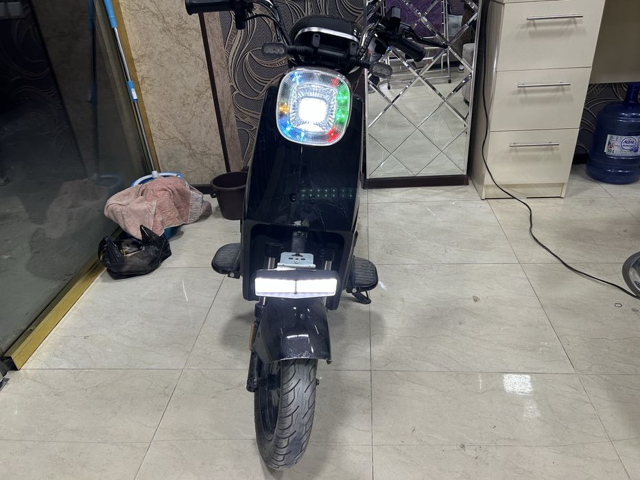 Skuter elektronniy sostayaniyasi yaxshi aybi akkamulyator slaby bulgan