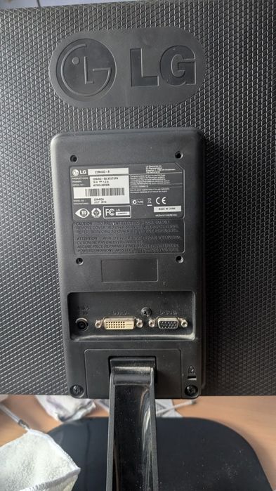 Продавам монитор LG