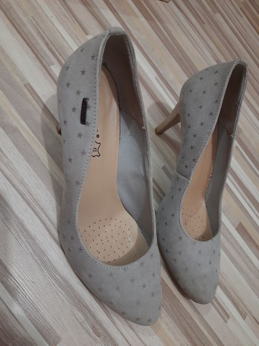 Pantofi gri din piele naturala 37