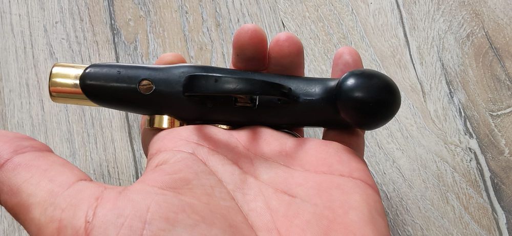 bricheta sub forma de pistol
