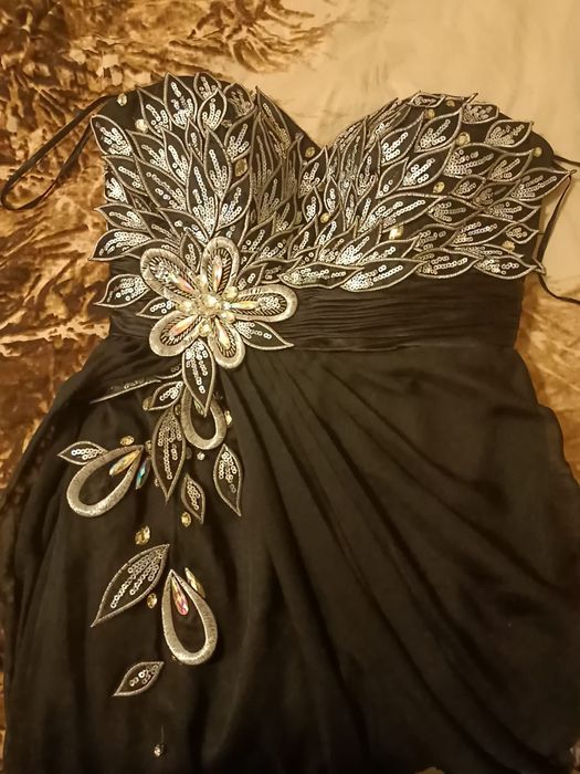 Rochie de seara neagra cu pietre și paiete