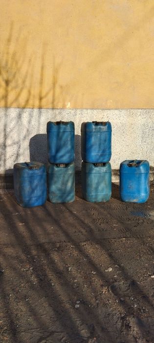 Продаю канистры пластиковые