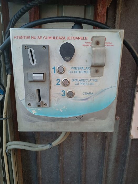 Vând echipament spălătorie auto self service