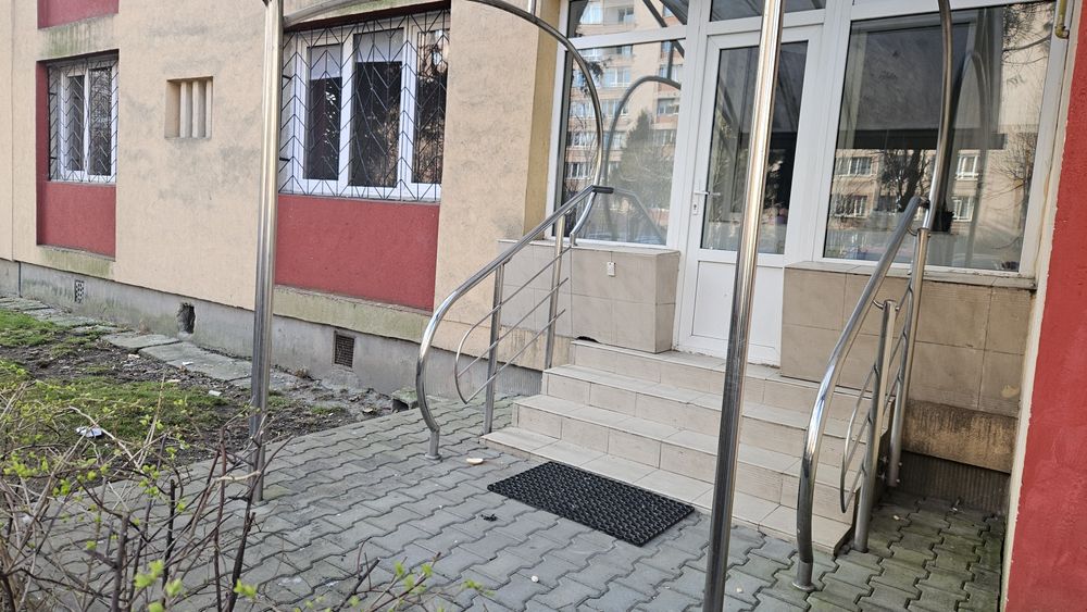 Spațiu pentru birouri apartament 3 camere intrare din stradă