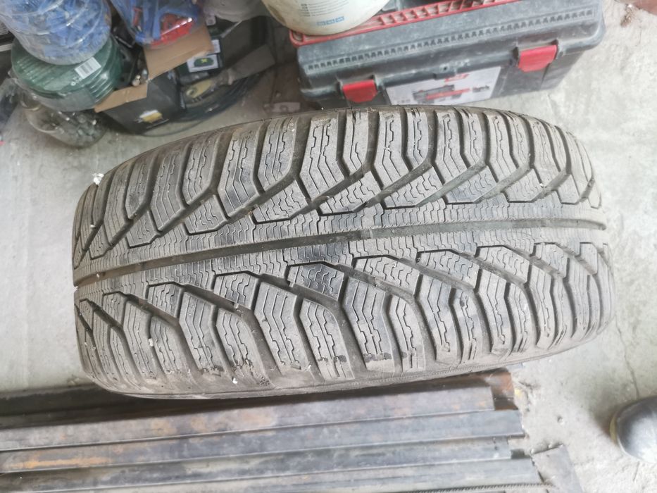 Гуми 215/55/16  .M/S Uniroyal