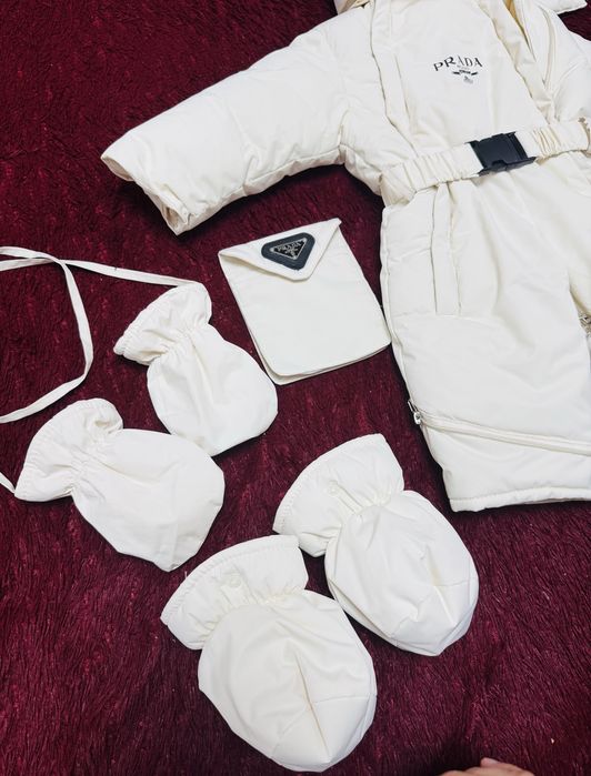 Продам зимний комбинезон Prada