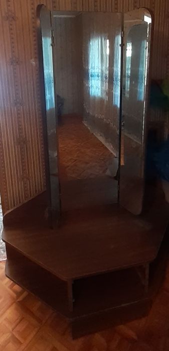 Продам Зеркало Трюмо