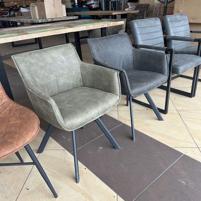 Scaune noi de vanzare