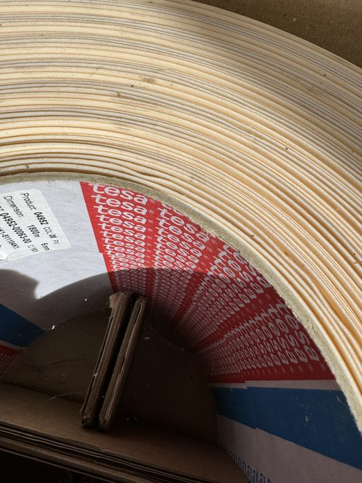 Продавам двойнозалепваща лента Tesa 1800 метра