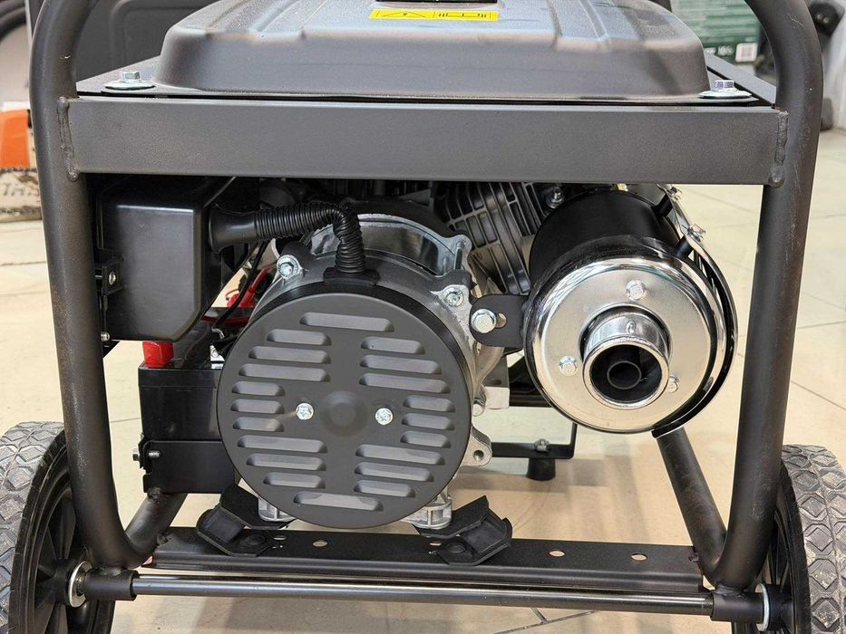 Бензинов генератор Hyundai HHY7000FE / 5.0 kW, 13 HP, ел.старт