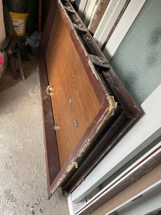 usa matalica si 4 usi  de interior