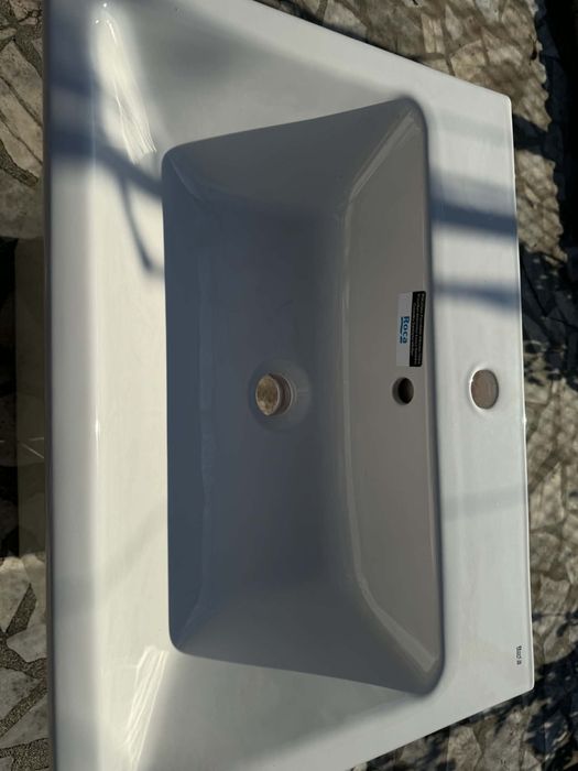 Нов шкаф за баня с мивка