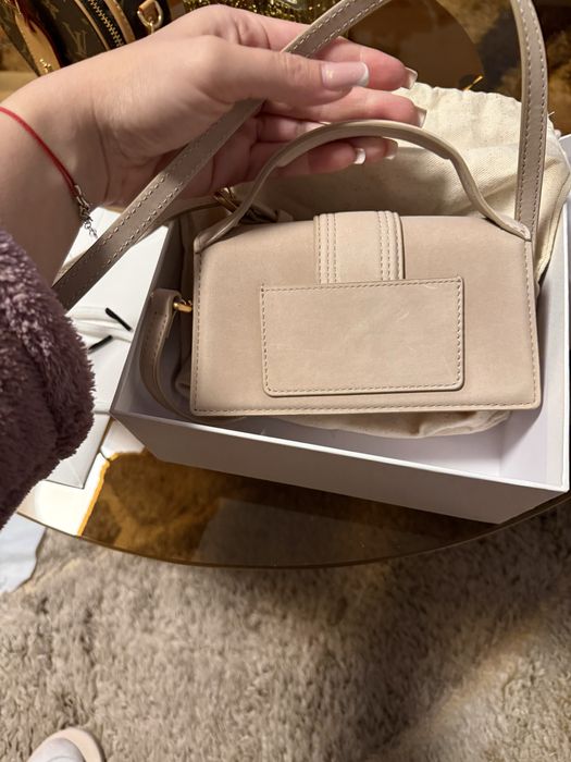 Jacquemus Le Bambino Mini suede бежова чанта / дамска топ хендъл